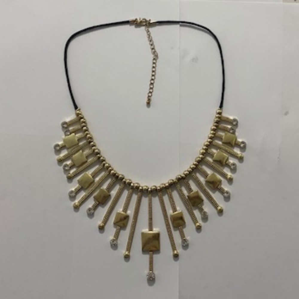 💋Free with $100 Purchase - Gold Bib Necklace